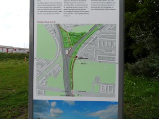 Informationstafel am Mauerweg/Esplanade