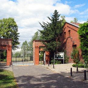 Eingang am Städtischen Friedhof Weißensee in der Roelckestraße