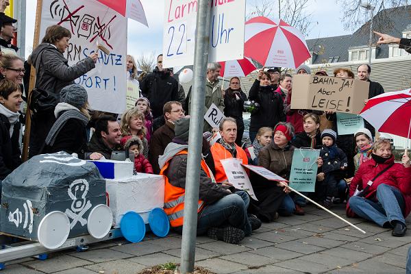 Symbolische Gleisbesetzung am 10.11.2012 in Buch