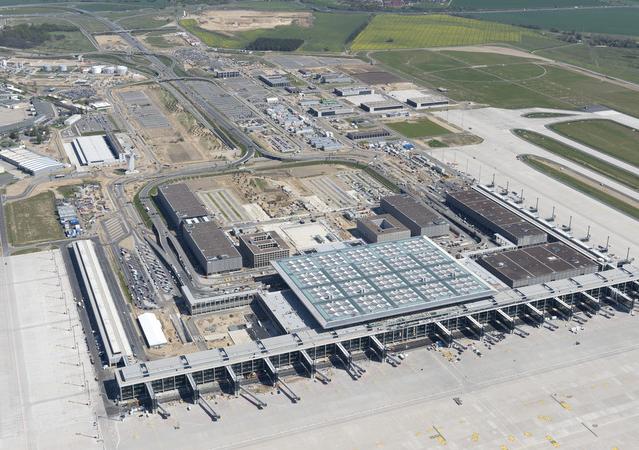  BER aus der Vogelperspektive  Foto: Günter Wicker Flughafen-Berlin-Brandenburg