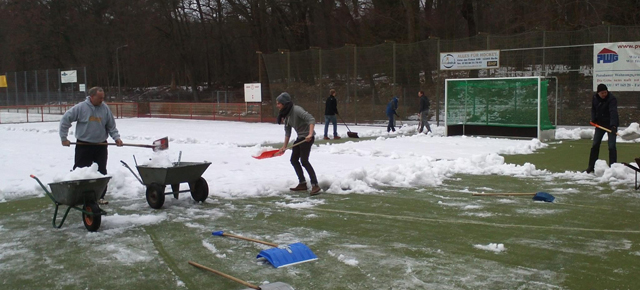 Potsdamer packen an> Schnee schippen  für SG Rotation Prenzlauer Berg