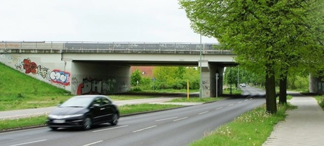 Geplante Autobahnanschlußstelle Karow / Buch vom Tisch