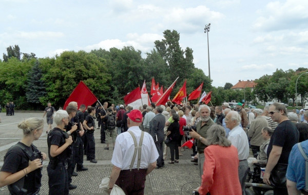 Gegendemonstration am 15-06-2013