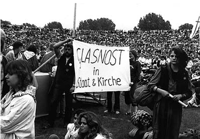 Abschluss des offiziellen Kirchentags 1987 - KvU demonstriert Abschluss des offiziellen Kirchentags 1987 - KvU demonstriert