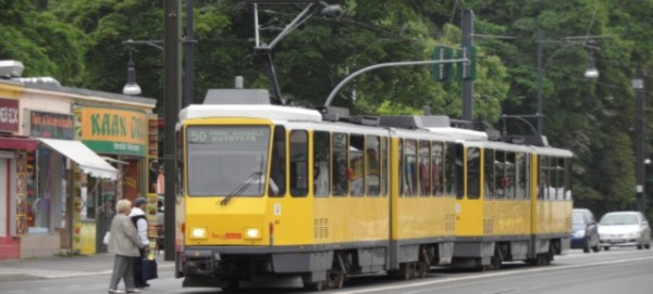 TATRA Strassenbahn der Linie 50 in der Berliner Straße