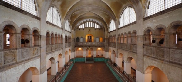 Stadtbad Prenzlauer Berg  in der Oderberger Strasse  - Foto: Lukas Verlag 2012