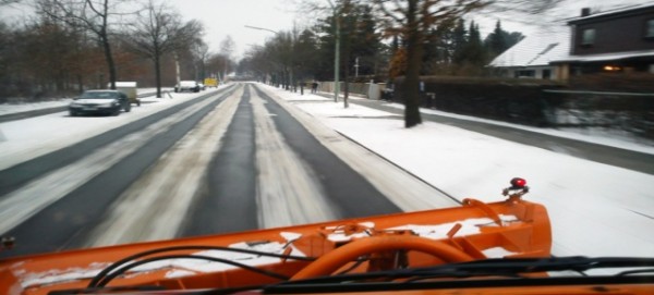 Schneebeseitigung mit dem BSR-Räum- und Streufahrzeug