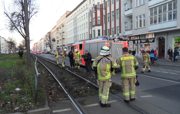 Tramunfall in der Greifswalder Straße Ecke Hufelandstrasse am 27.12.2013