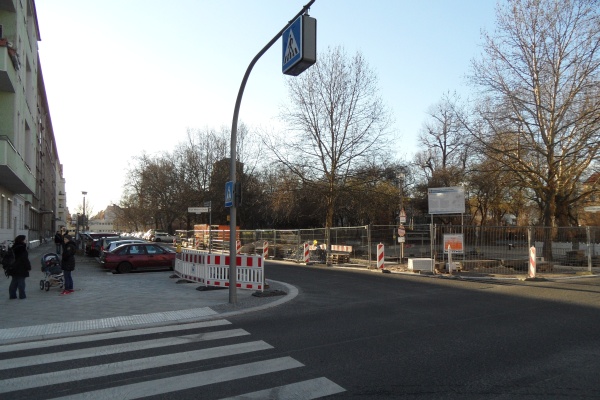 Nr. 300: Zebrastreifen fertig - in der Gudvangerstraße wird noch gebaut