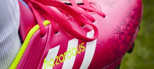 Greenpeace: Fußballschuh "Hazardous"