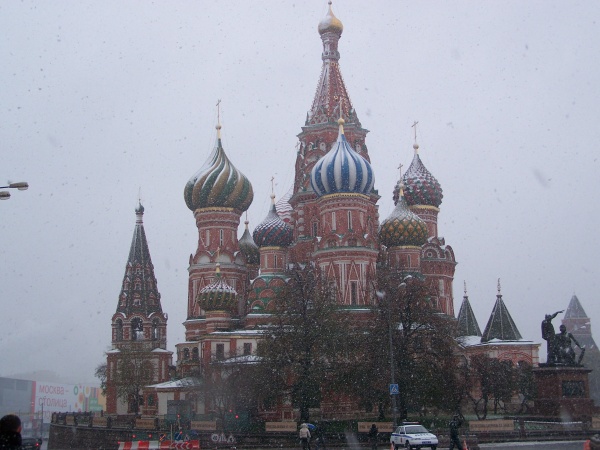 Kreml im Winter - Basilius-Kathedrale in Moskau