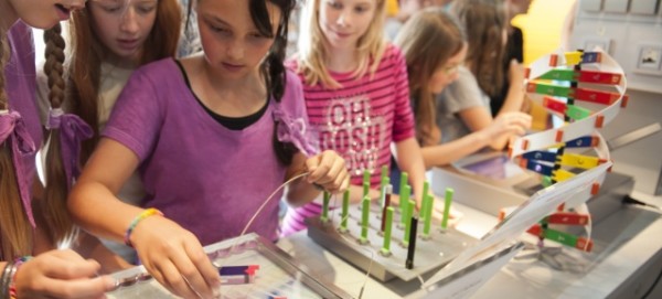 Junge "Forscherinnen" im BIOTechnikum