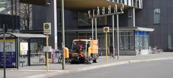 Frühlingsputz BSR auf dem Garbátyplatz