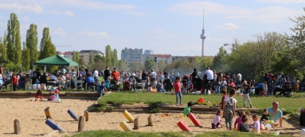 Grillen im Mauerpark