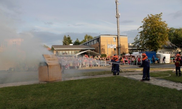 FF Karow: Jugendfeuerwehr löscht! 