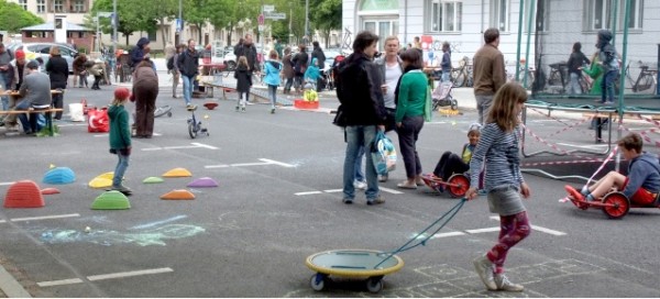 Temporäre Spielstraße Gudvanger Straße