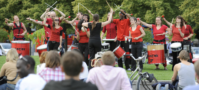 Rakatak - Trommelgruppe aus Berlin-Pankow im Lustgarten,