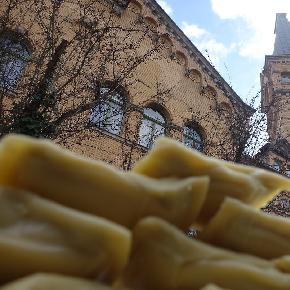 „Herrgottsbscheißerle“ auf dem Trottoir