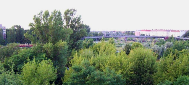 Blick aus dem DEGEWO-Wohnhaus auf den Mauerpark