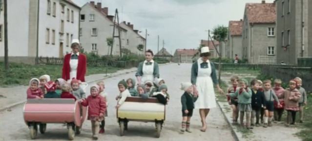 Krippenkinder: Ausflug mit Krippenwagen Foto: Martin Schmidt