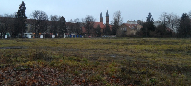 Stillstand in Pankow: Baugrundstück am Pankower Anger