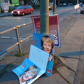 Abgerissene Wahlplakate im Europawahlkampf