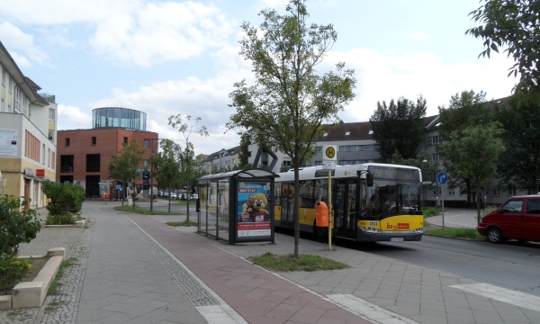 Achillesstraße: Bushaltestelle