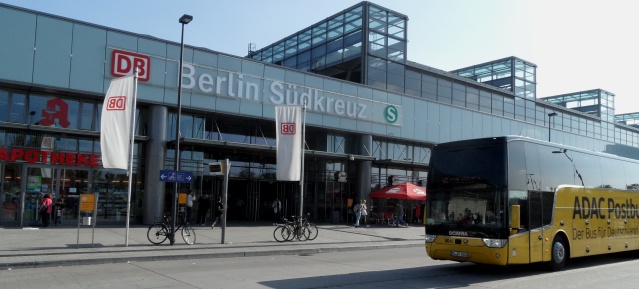 ADAC-Fernbus am Bahnhof Südkreuz