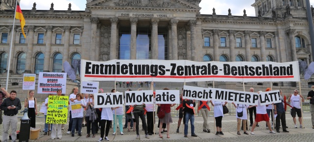 Mieter-Demonstration vor dem Reichstag