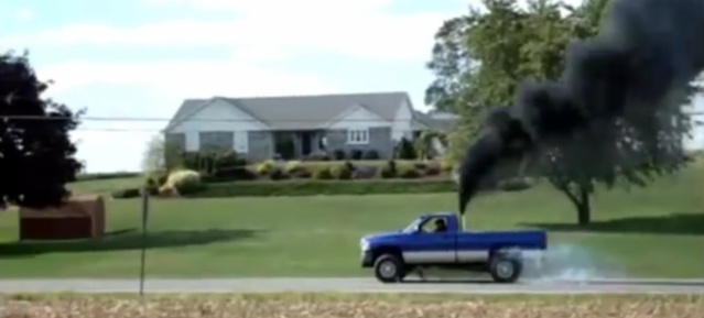 Pickup-Truck mit Smoke-Stack