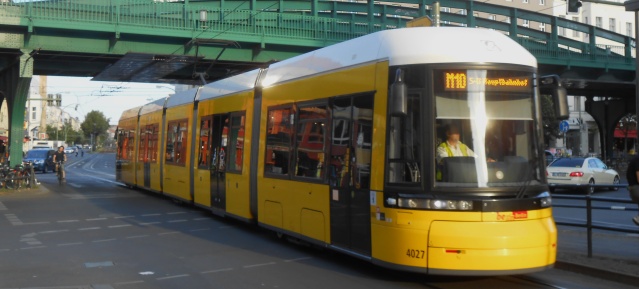 Metro-Tram M10 zum Hauptbahnhof