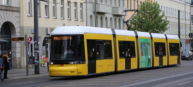 Tram M10 in der Eberswalder Straße