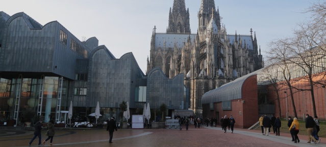 Museum Ludwig mit Kölner Dom