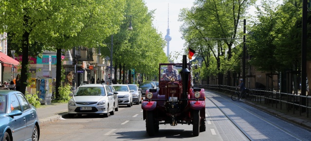 Lanz Bulldog auf großer Vatertagsfahrt