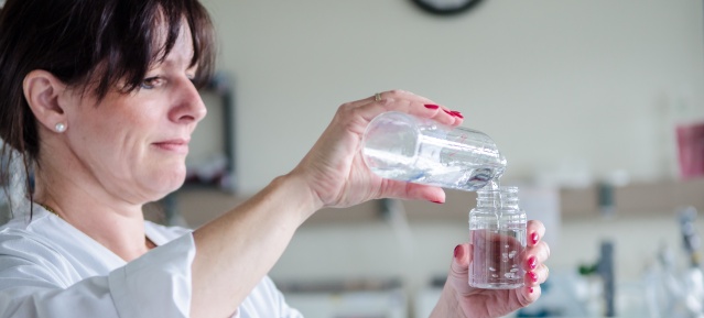 Berliner Wasser: streng kontrolliert im Labor