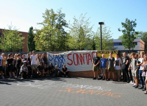 Schüler machen sich für ihren Schulleiter stark!