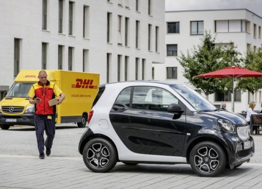 DHL Paket und Smart testen Kofferraum-Zustellung