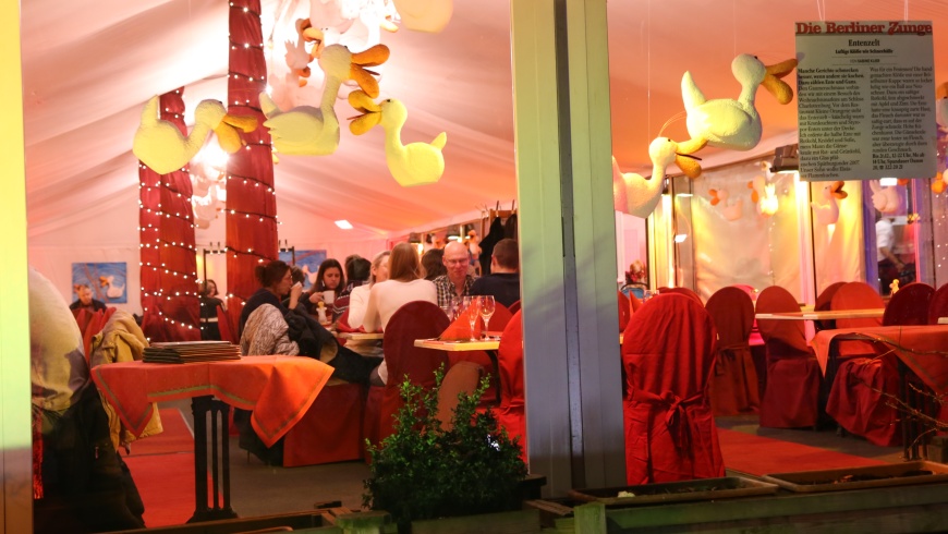 Entenzelt auf dem Weihnachtsmarkt