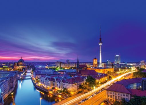 Smart City Berlin bei Nacht