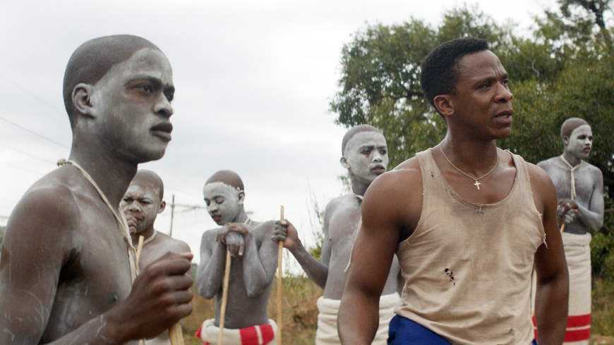 Niza Jay Ncoyini, Siphosethu Ngcetane in "The Wound" von John Trengove - Foto: © Urucu Media