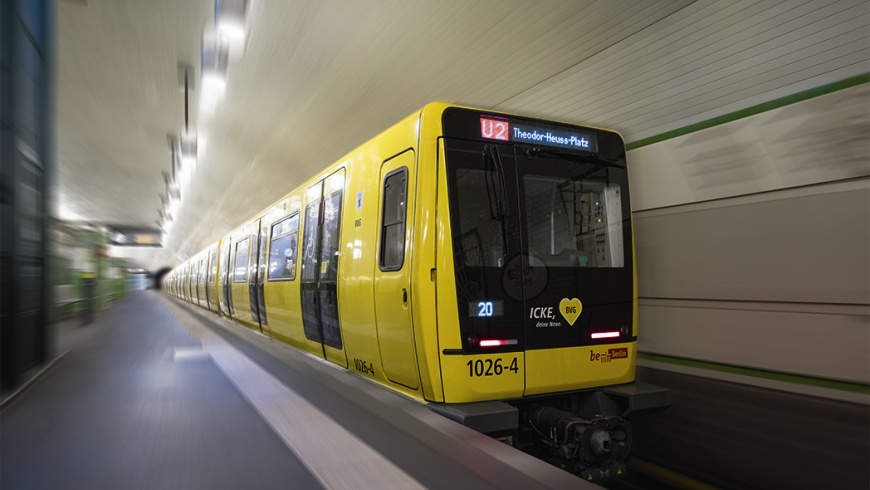 U-Bahn Typ IK der Prototypenserie auf der U2