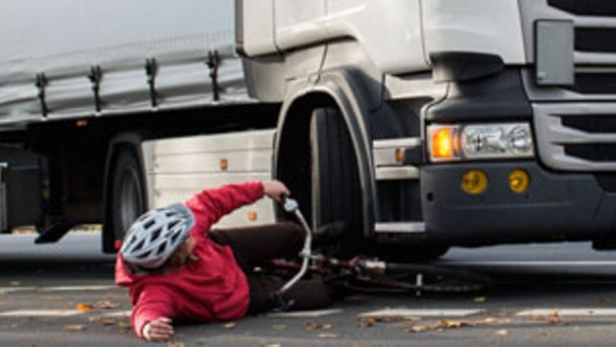 Abbiegeunfall: LKW ,mit Radler