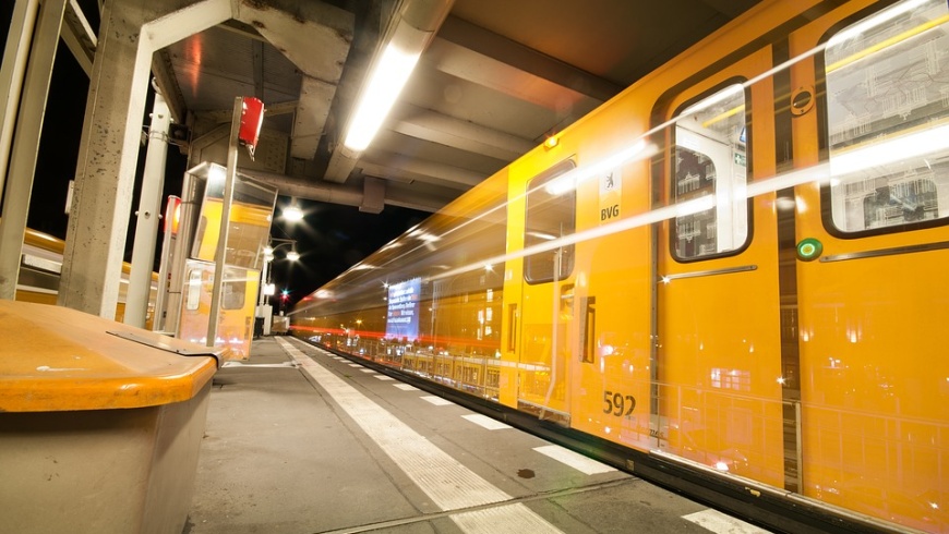 U-Bahnzug auf der U2