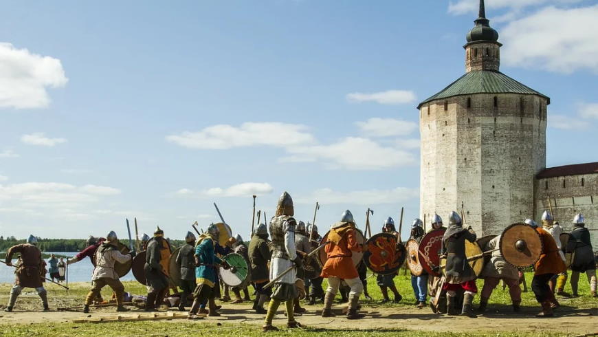 Schildbürger vor den Mauern der Stadt