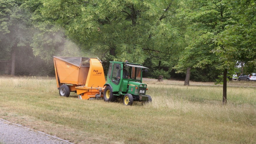 Mähen, aufnehmen, kompostieren