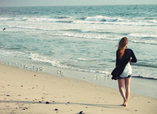 Barfußgehen am Strand