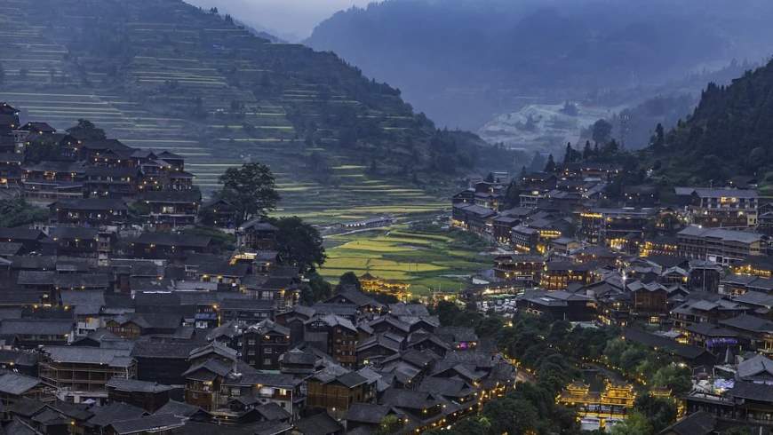 Blaues Dorf Qianho Miao in Xijiang