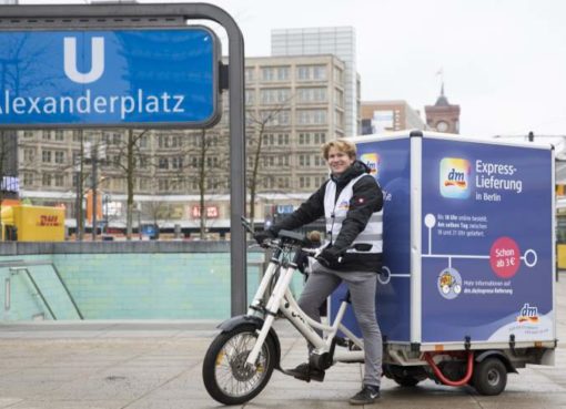 dm: Online-Bestellung mit Express-Lieferung in Berlin - Foto: dm drogerie markt, Andreas Müller