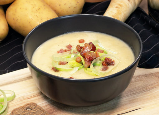 Kartoffelsuppe mit selbstgemachter Spekulatiuscreme in der Adventszeit