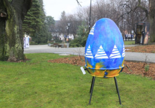 Riesen-Osterei in Karpacz im Park